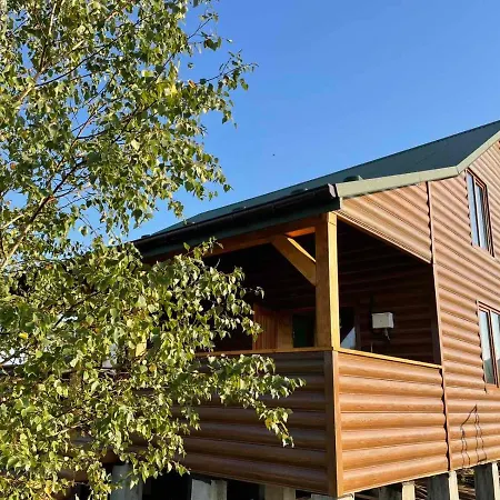 מלון Avalon - на озері