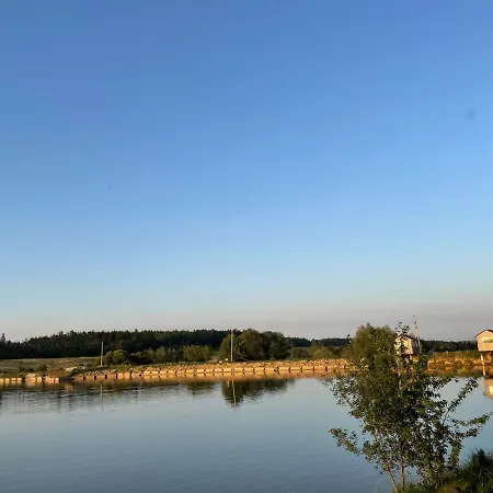 Avalon - на озері