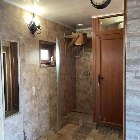 Avalon - на озері מלון