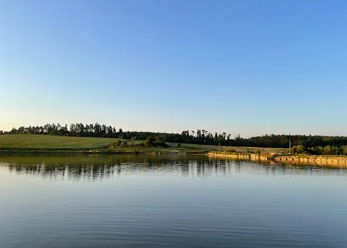 Hotel Avalon - на озері Boryslav