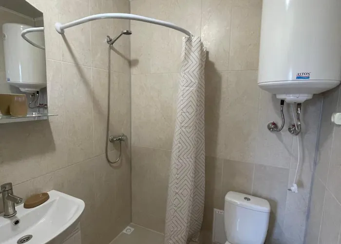 Hotel Avalon - на озері