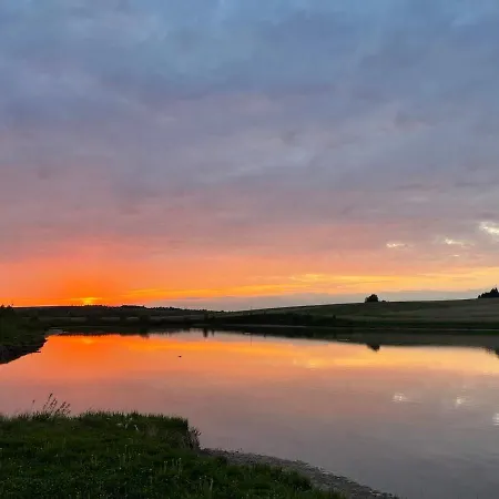 Avalon - на озері Szálloda Boriszlav