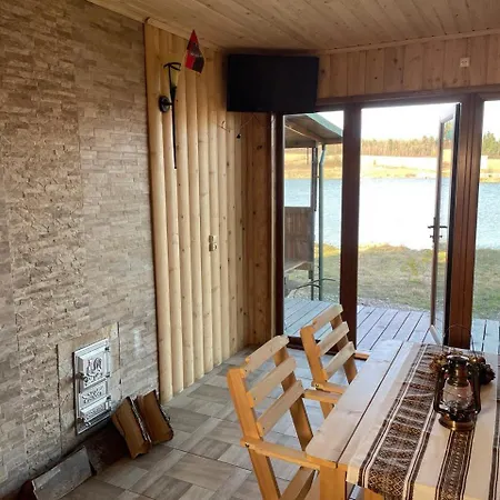 Avalon - на озері