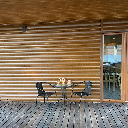 Szálloda Avalon - на озері